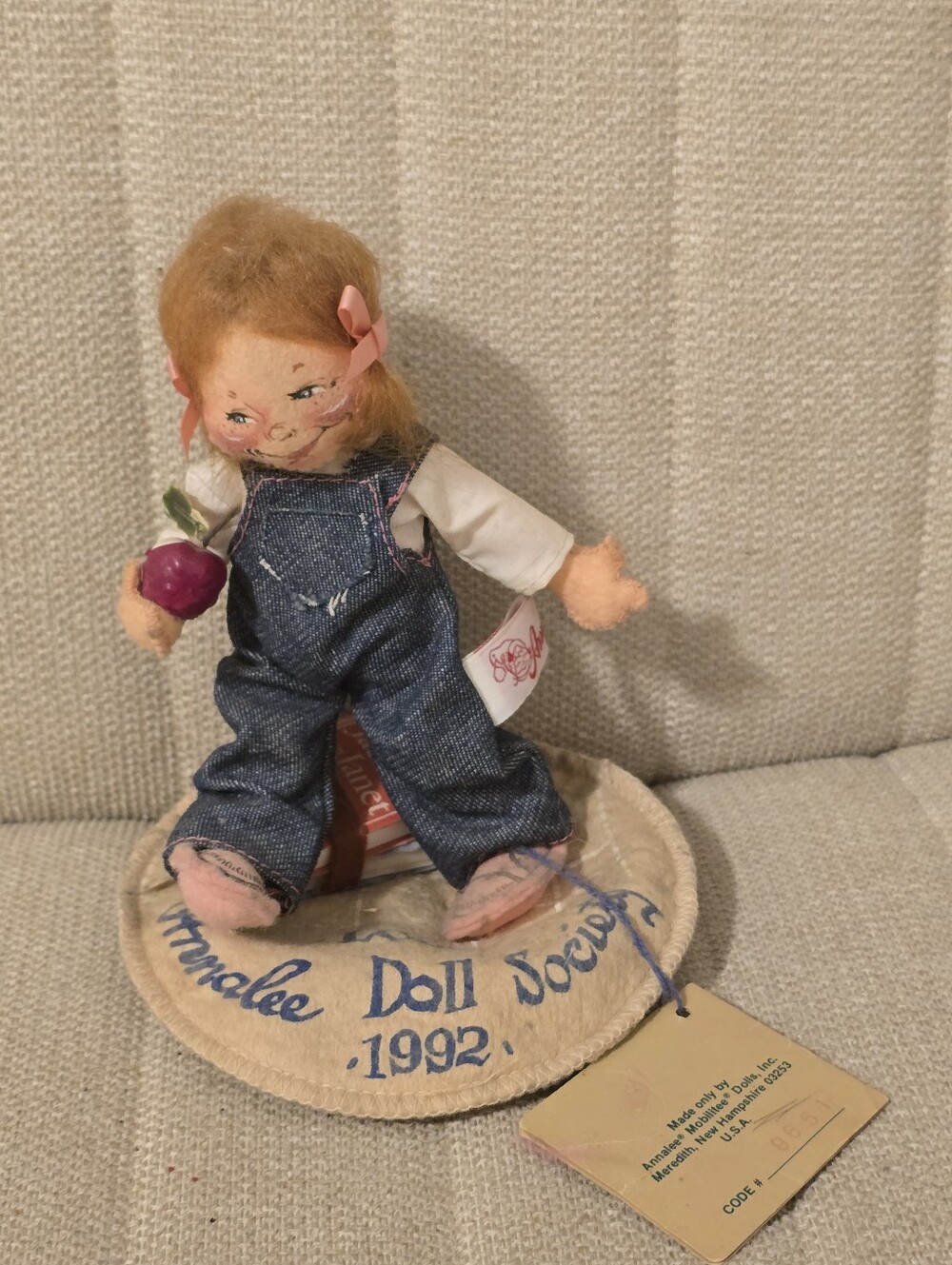 Annalee Dolls Society 1992 School Girl 7" with tag